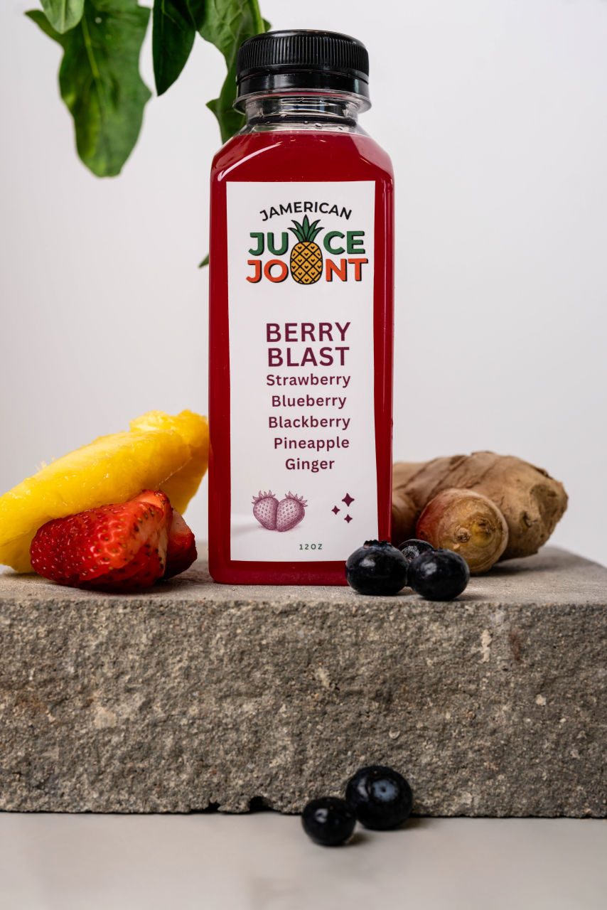 Berry Blast juice with fresh berries